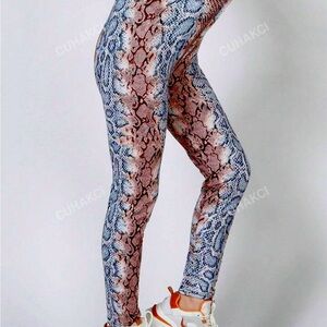 New High Waist Snakeskin Print Leggings Size One Size (Never Worn)